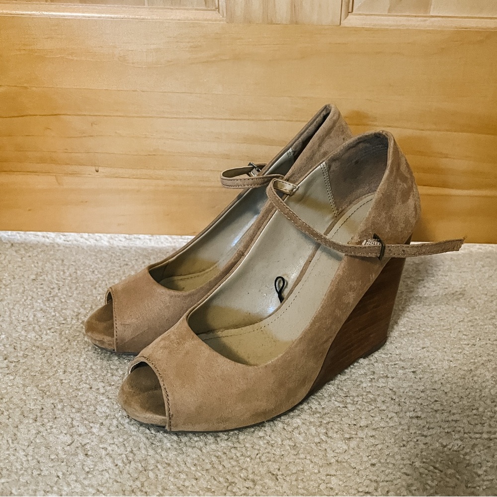 Express Tan Wedges